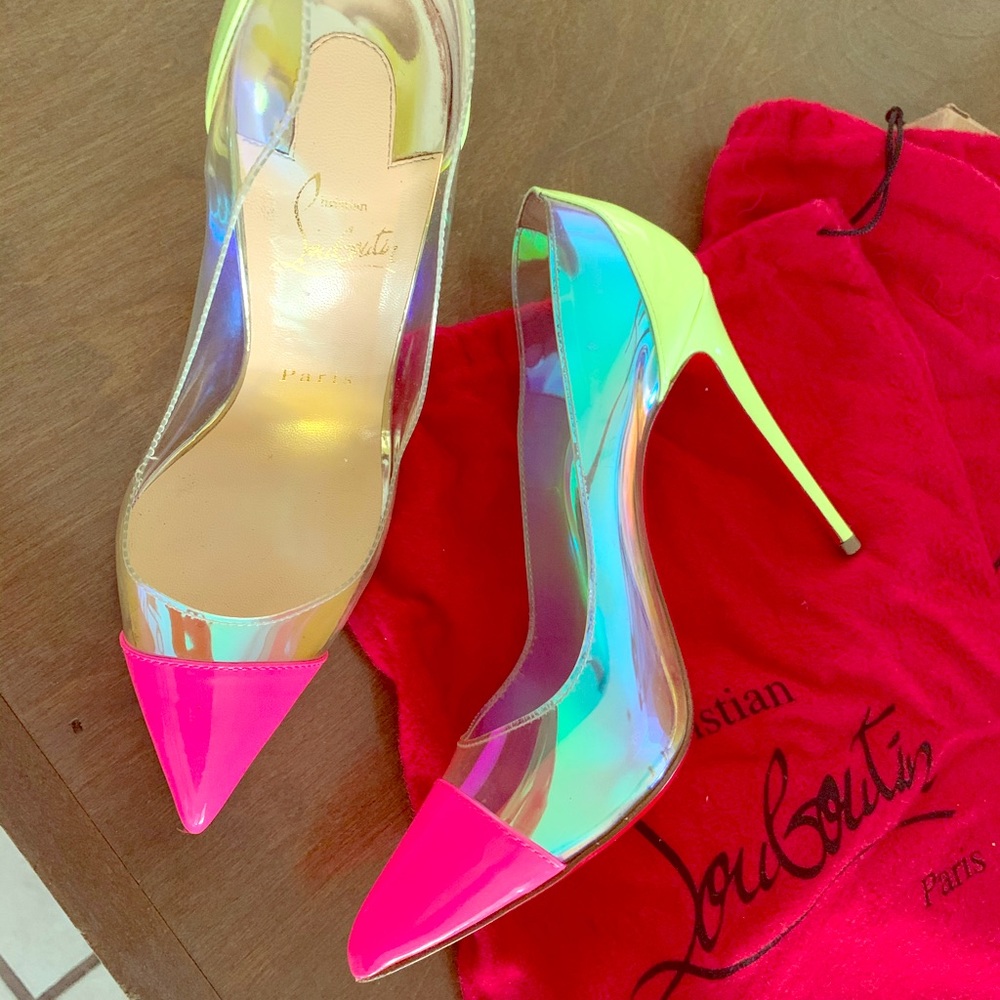 Christian LOUBOUTINs Neón patent PVC ologram